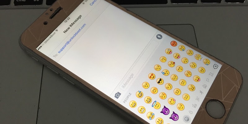 enable emojis on iphone