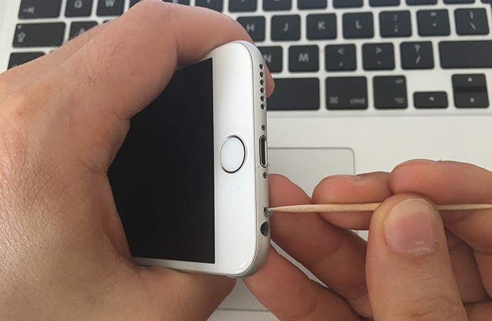 how to clean iphone microphone